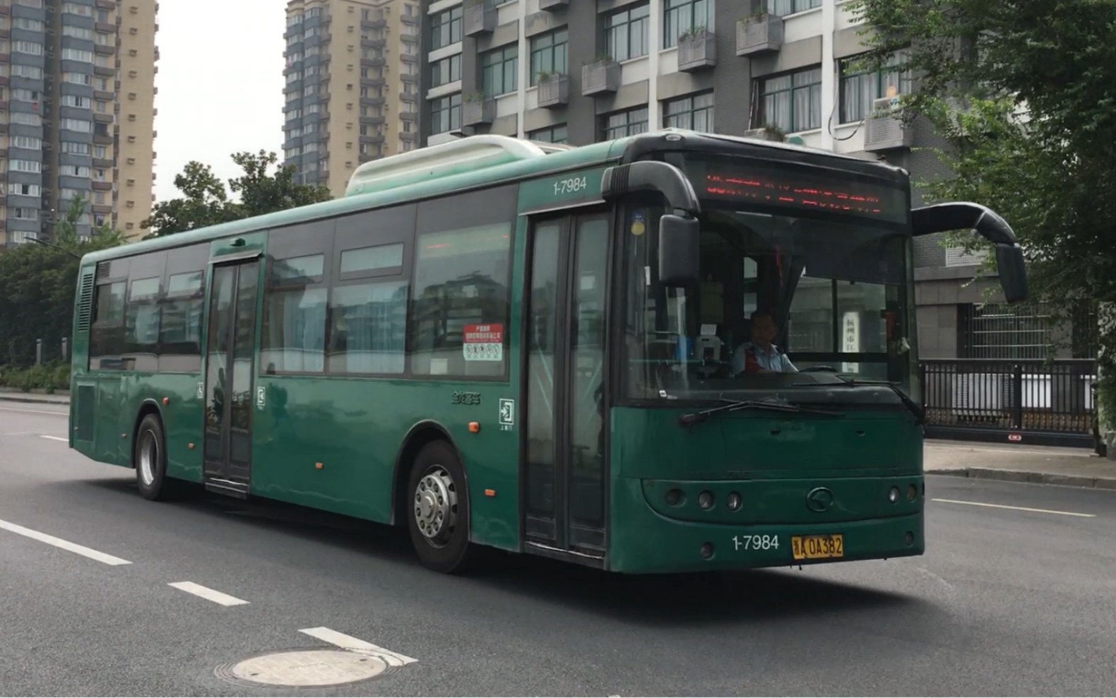 杭州公交 xmq6121g2 86路 1-7984