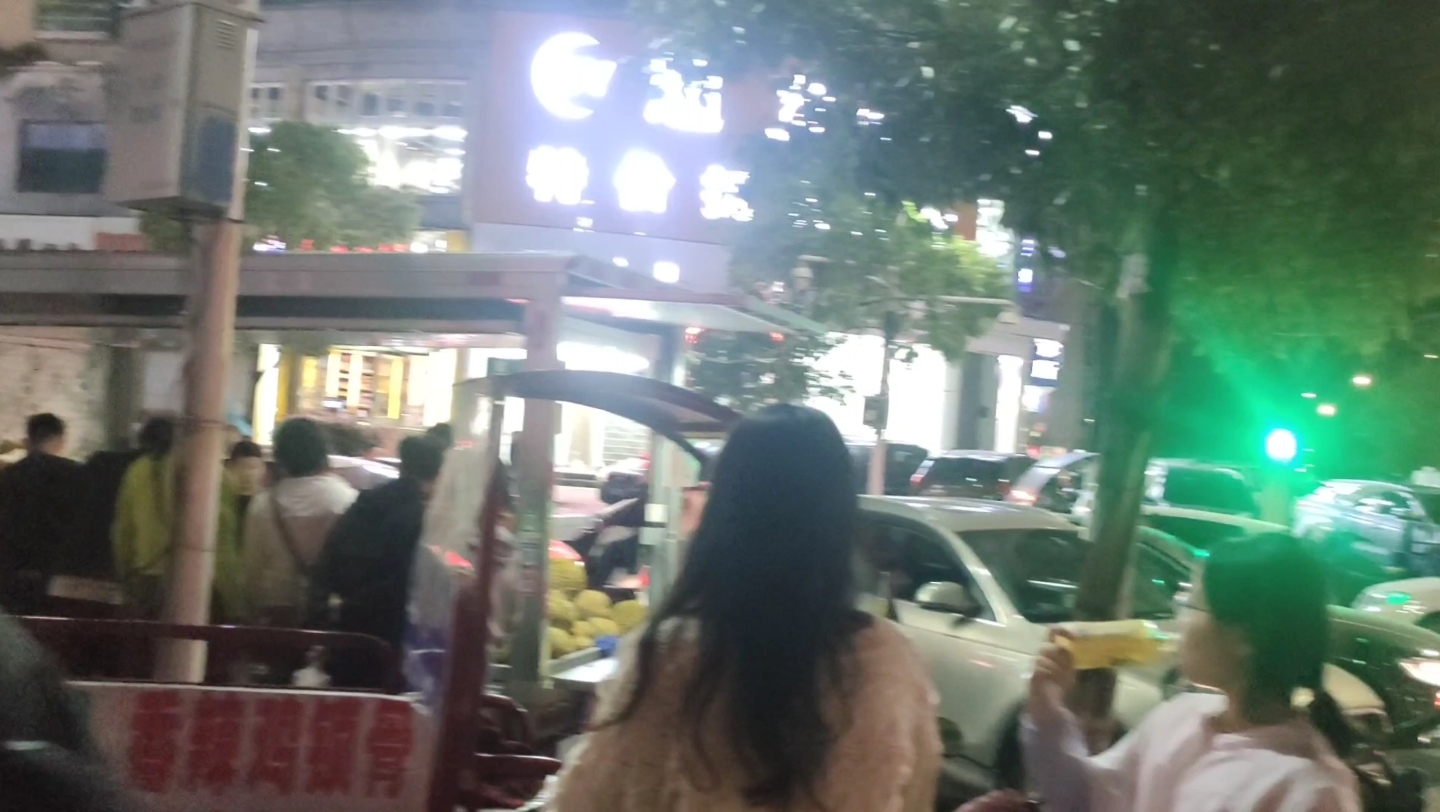 打卡南昌紫荆街夜市,沉浸式逛夜市哔哩哔哩bilibili