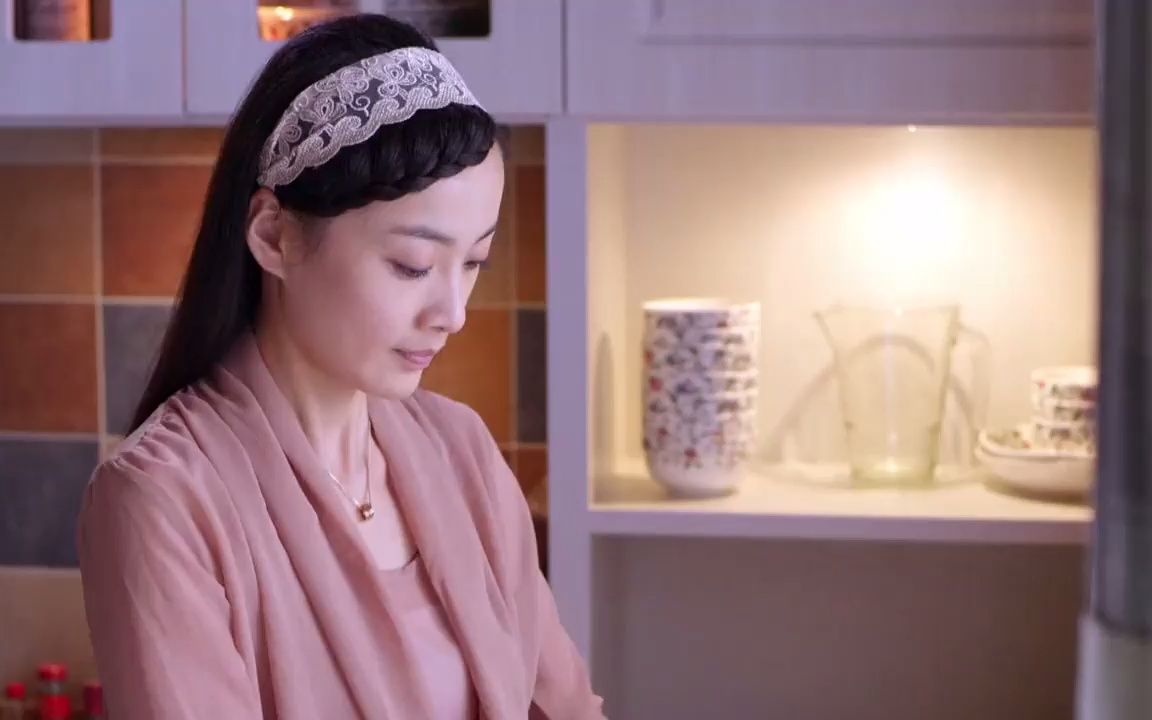 影视评论-我的宝贝:杨琳倒药回家换装,背着吉他走四方