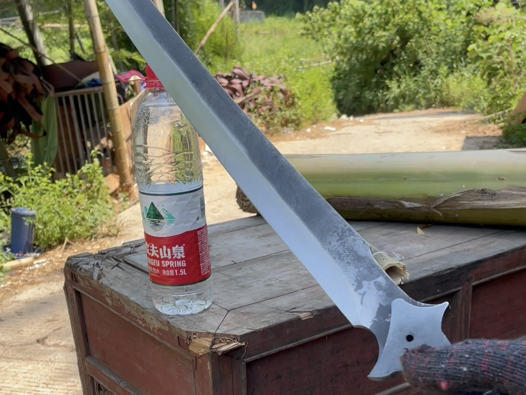 186像素,铁匠火车弹簧钢煅打!