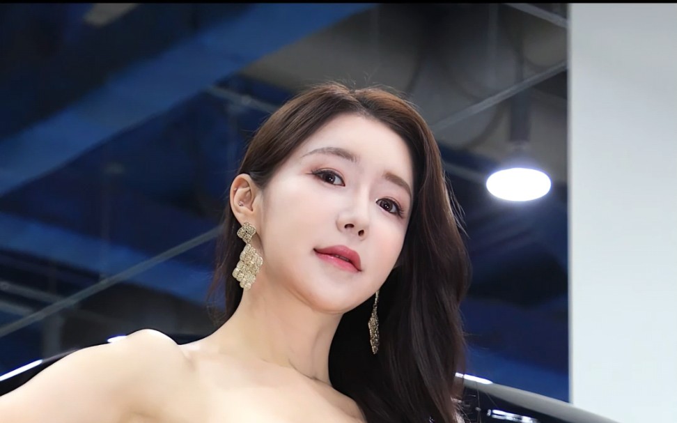 性感丰满的女神面前,谁能不心动,这就是闵彩允的魅力