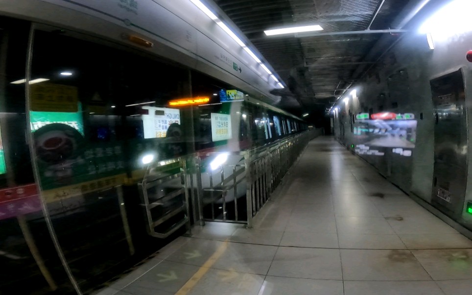 无锡地铁 2号线(梅园开原寺–无锡东站)靖海站 进站