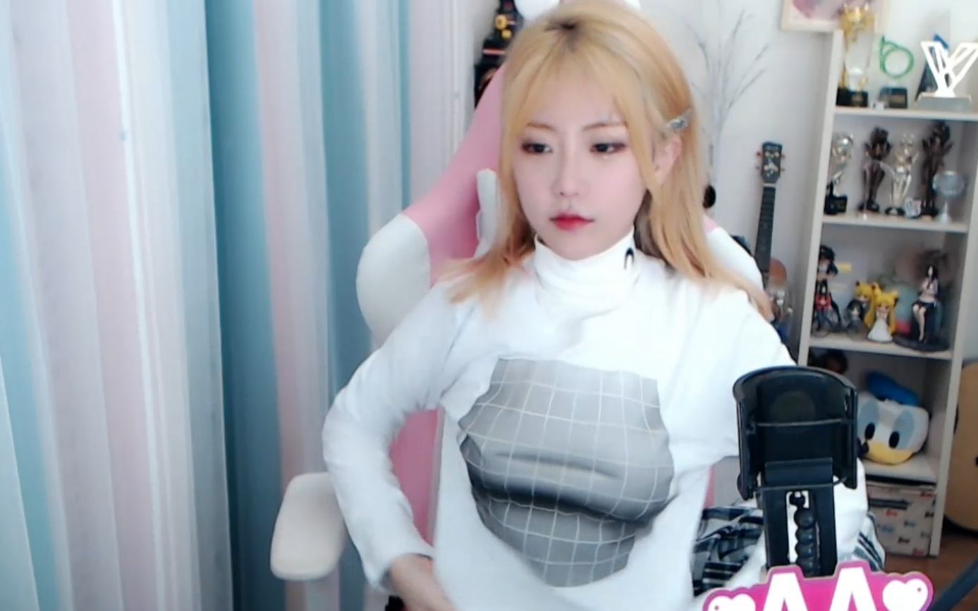 粉丝送周淑怡天秀衣服,我本来就有胸不需要