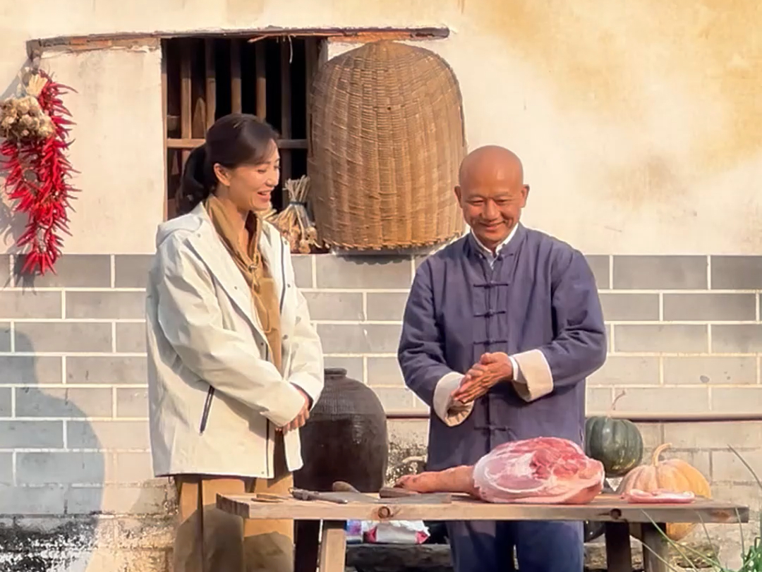 央视《三餐四季》走进吉安啦!演员陈好现场体验安福火腿制作~哔哩哔哩bilibili