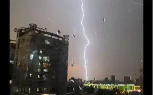 Download Video: 【极端天气】北京弧状积雨云闪电记录