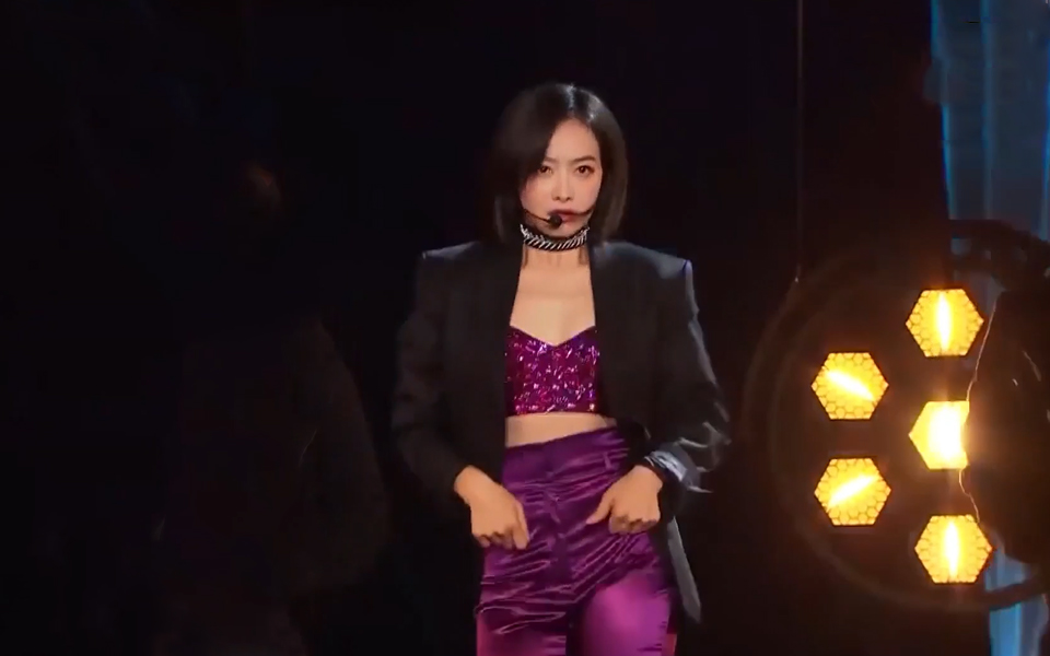 宋茜热舞表演《屋顶着火》