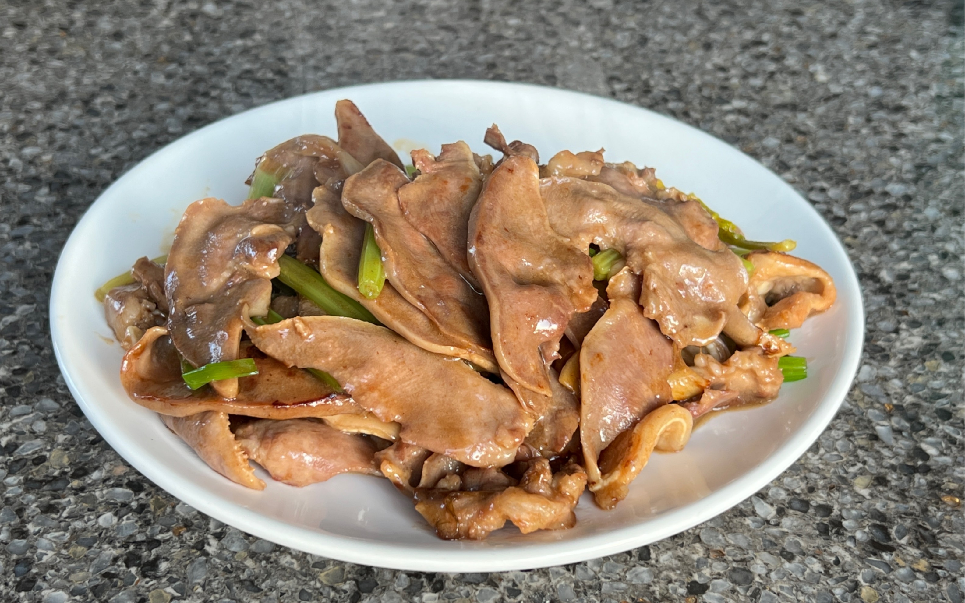 粤菜生炒猪杂，原来做法这么简单，猪杂鲜嫩味美，这味道太绝了_哔哩哔哩_bilibili
