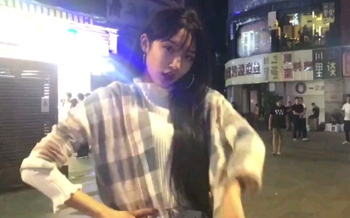 【她叫Abbily】艾比说自己现在是微胖╭(ⰁⰠ)╮00后的孩子们都对自己这么狠的么哔哩哔哩bilibili