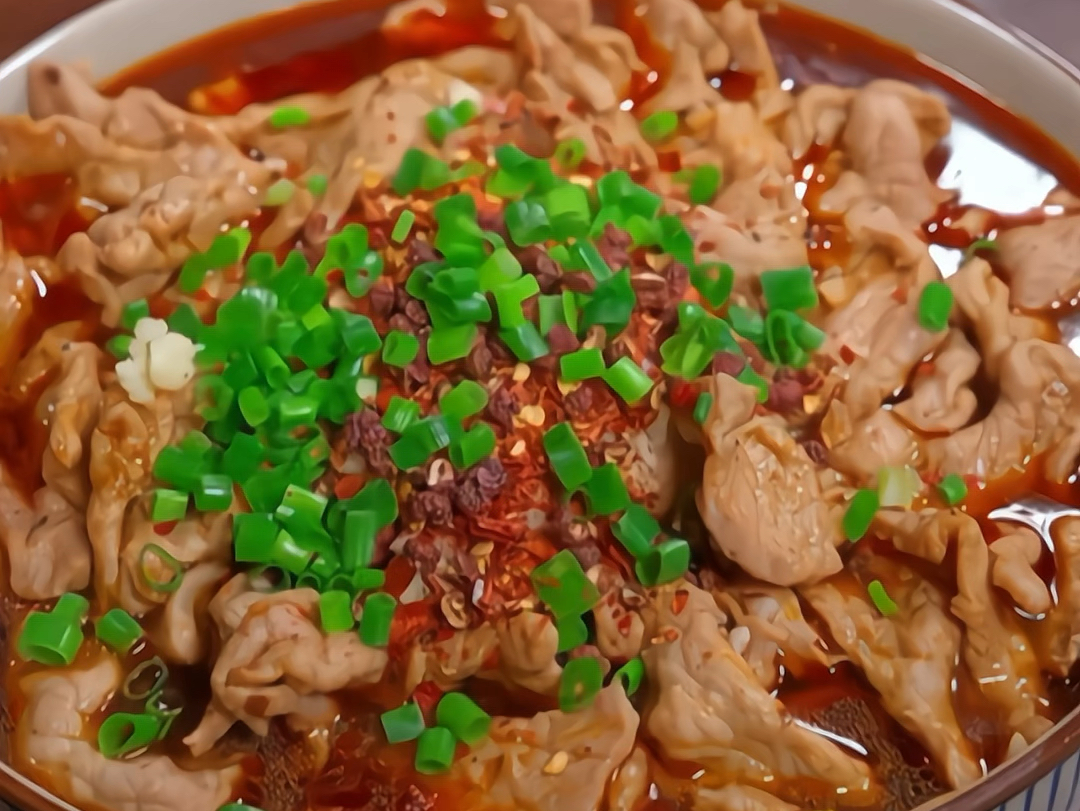 水煮肉片,我们全家都爱吃 但是我们从来不去饭店吃 ,自己在家做简单又