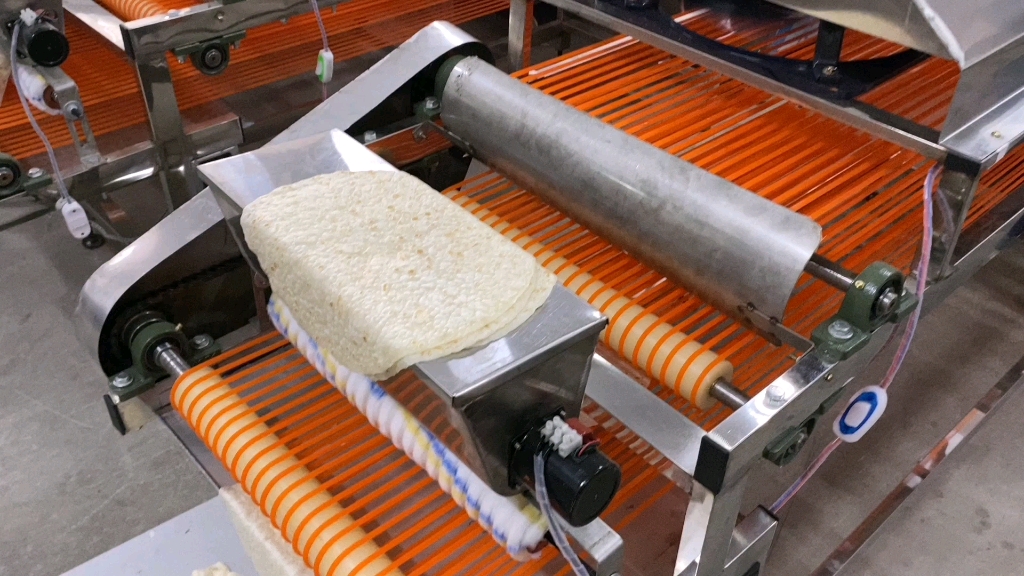 全自动烙馍机开始制作烙馍了,安徽液压圆形烙馍机一机多用介绍