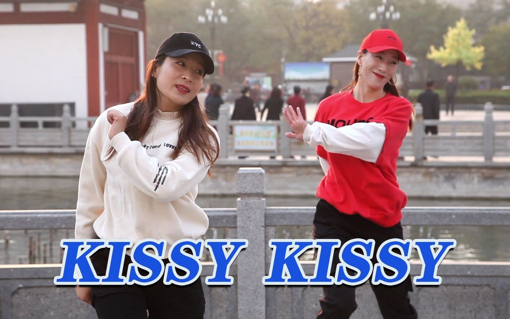 [图]90年代迪厅最火DJ《kissy kissy》，2位美女激情四射，燃爆全场