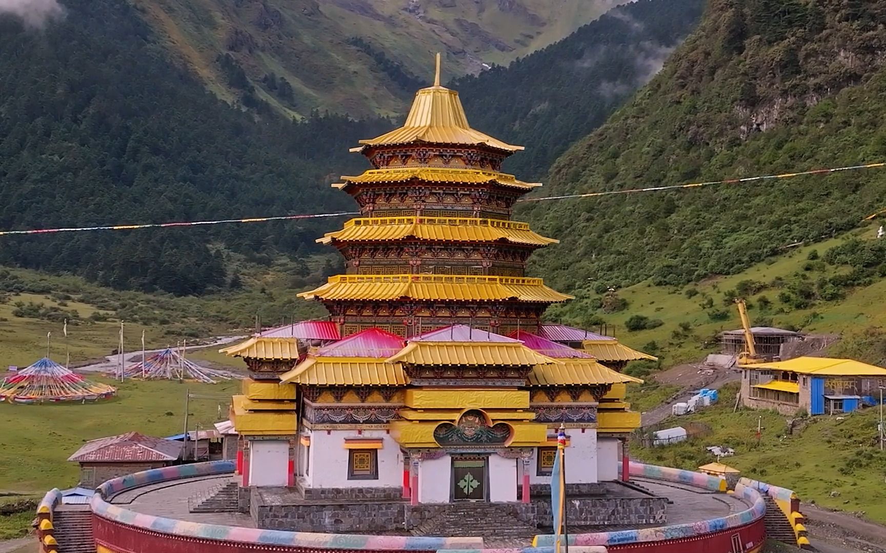 行摄北北-自驾游 第三季(07) 离开扎日乡航拍扎日神山下的机甲寺 #行