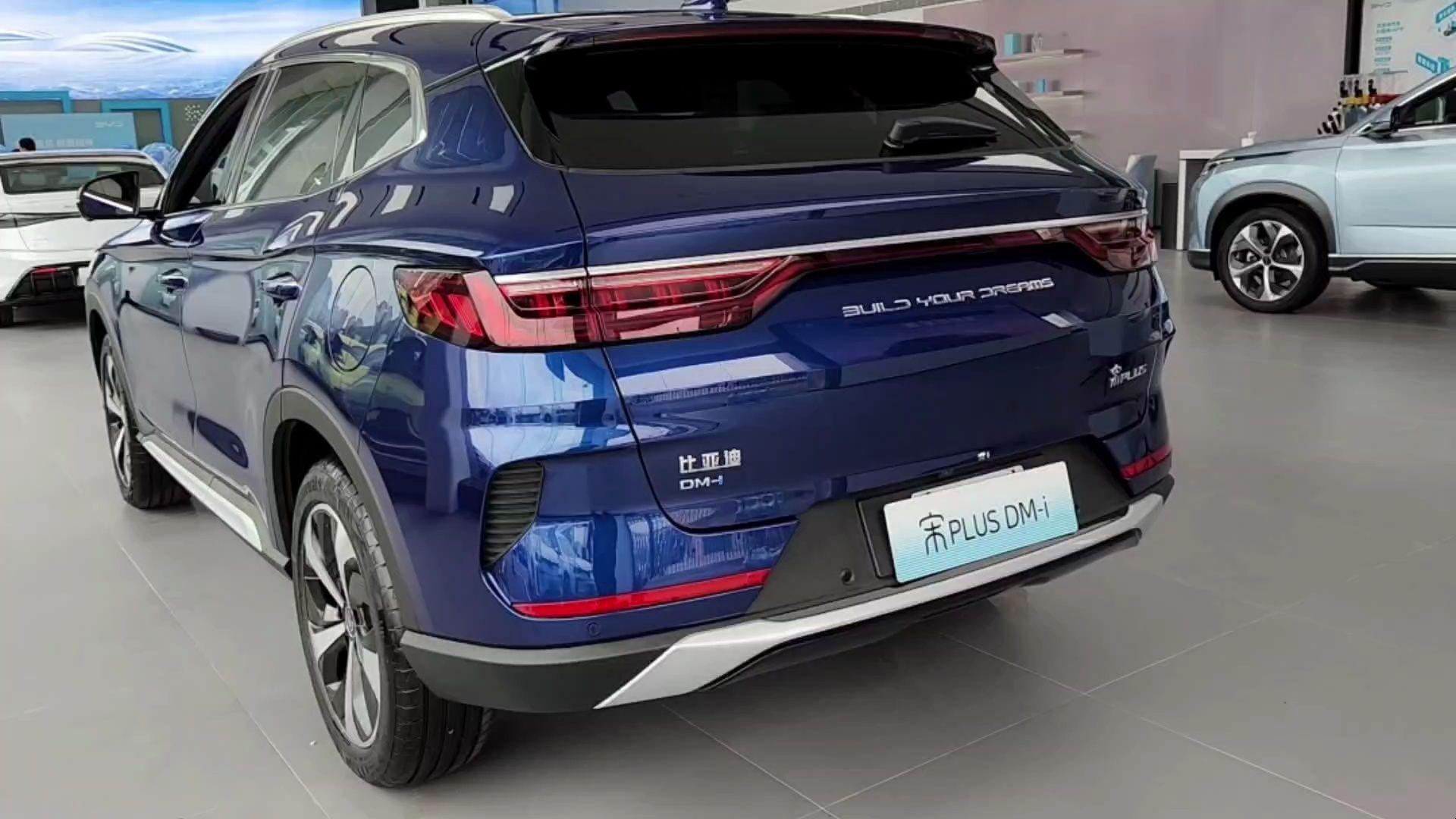 比亚迪宋也开始降价了,一家人4s店看了看这车,16万块,你要吗?