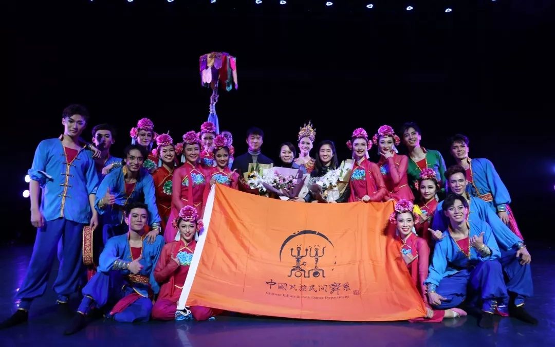 藏族群舞《尼西情舞》