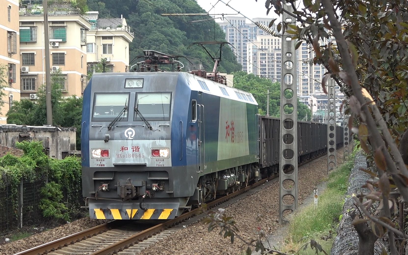 【机车户口】[上局杭段] hxd1b0545 牵引 电力38203次 通过沪昆绕行线