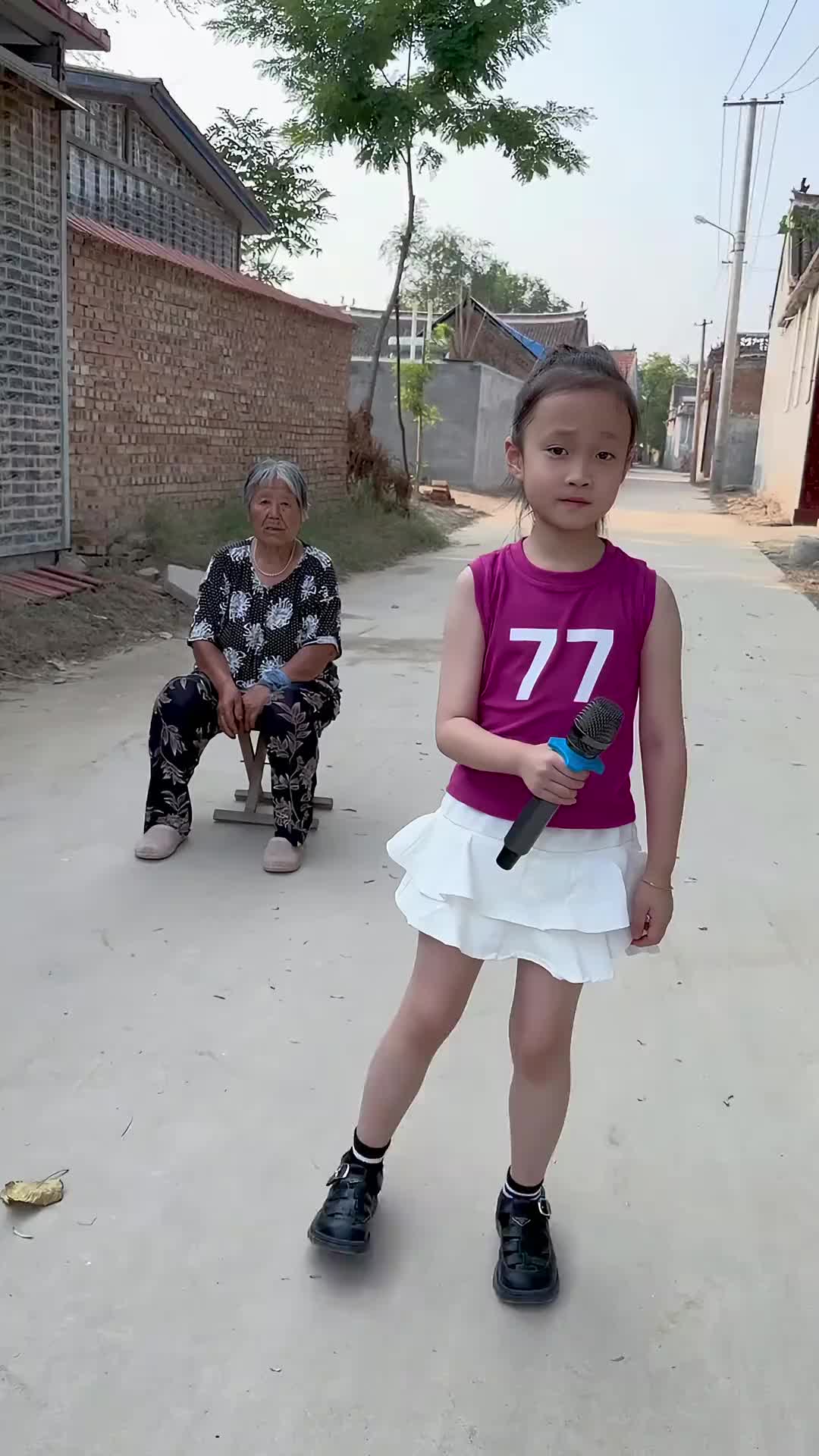 听奶奶的歌谣想起了奶奶天籁童声面妹孔佳奇