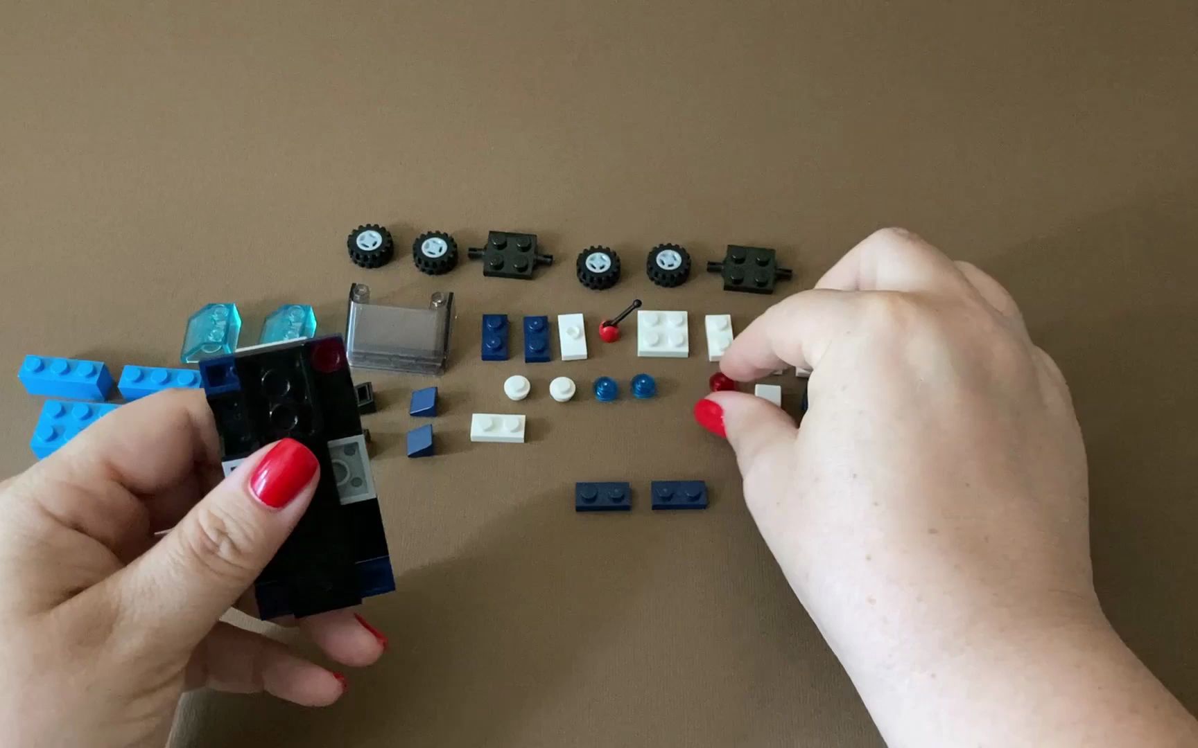 乐高11014拼搭:警车,救护车,消防车