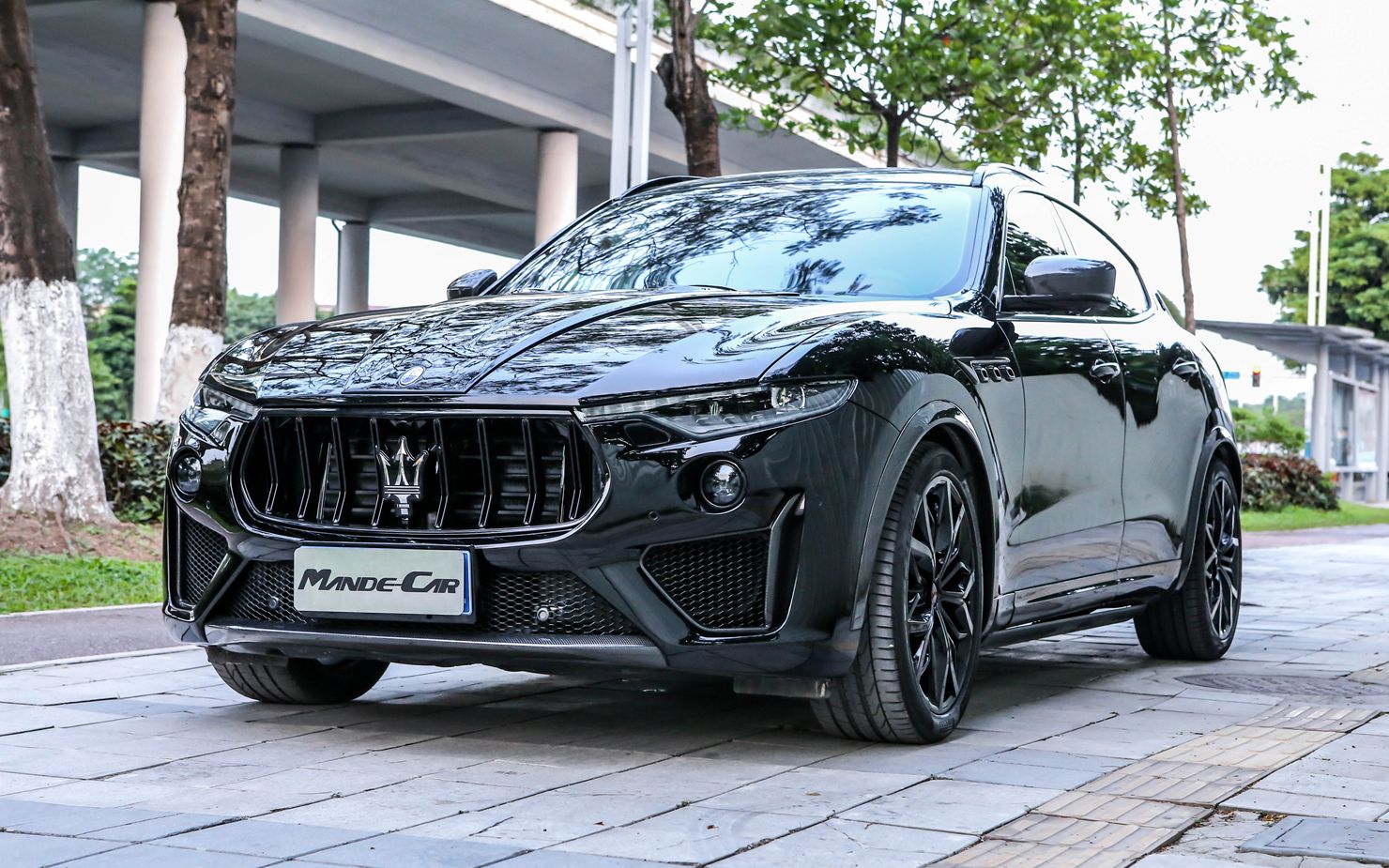 全街最靓的仔玛莎拉蒂levante改装gts包围碳纤维套件黑武士