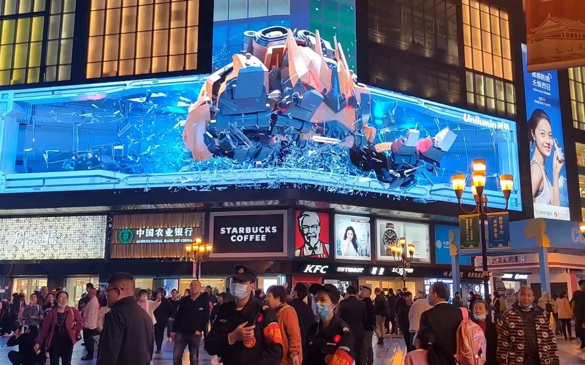 重庆解放碑也有裸眼3d屏幕了,你觉得怎么样?