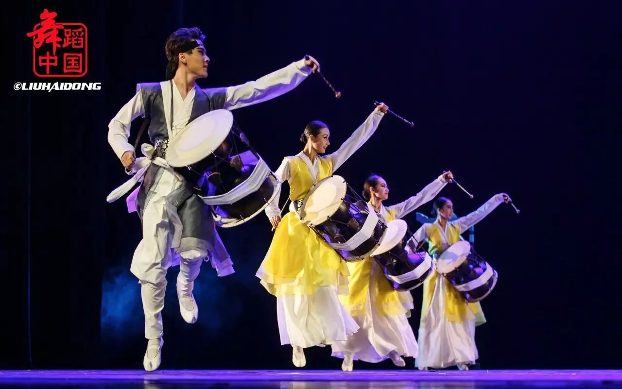 【民族民间舞】朝鲜 61 群舞《春祭乐》 十一桃>(编导池咚咚)