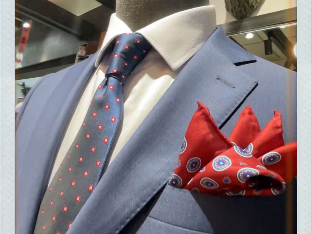 时尚达人| 蓝色西装 红领带=精英范儿