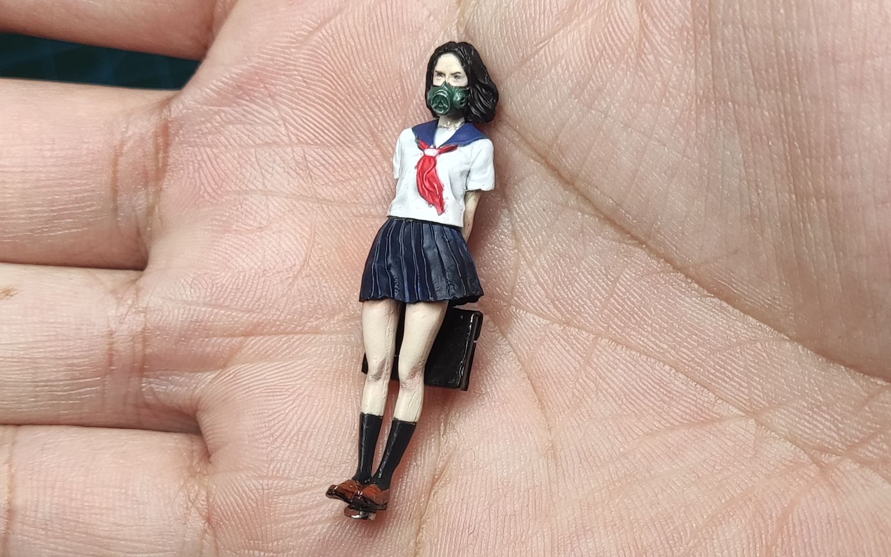 [兵人涂装]1:35 防毒面具少女 喷涂制作分享