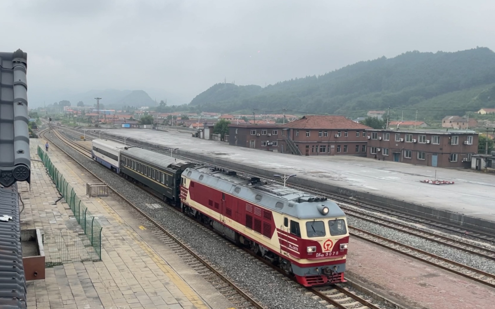 沈局沈段df4d3078牵引国铁集团轨道检查车wx25t999304沈局沈段yw25k