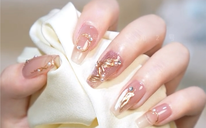 显白的杏仁烤奶美甲展示来咯