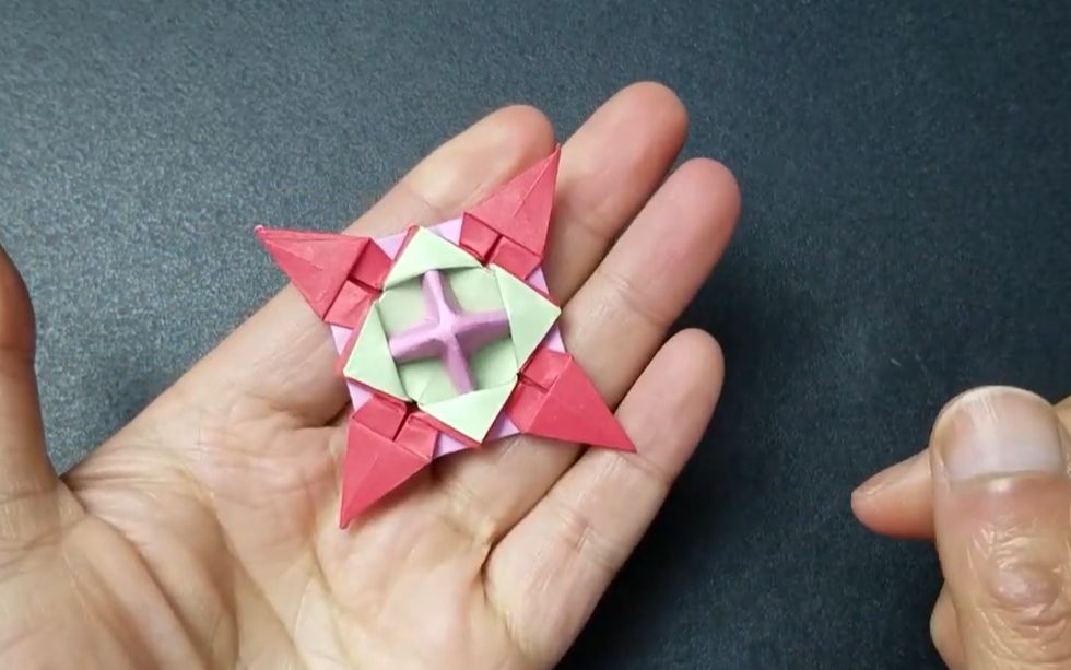 陀螺折纸如何用3张纸制作有趣的旋转陀螺玩具教学视频折纸教程