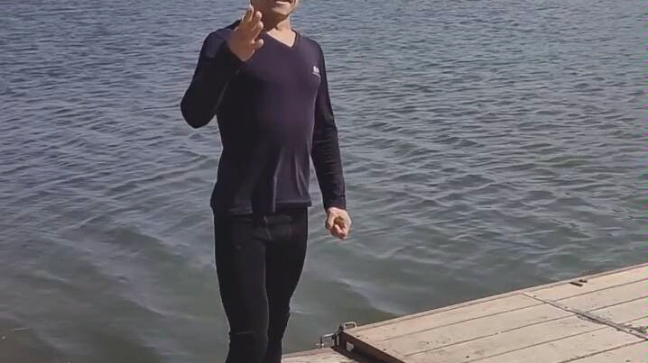 冬 泳 怪 鸽—张牙舞爪健身操