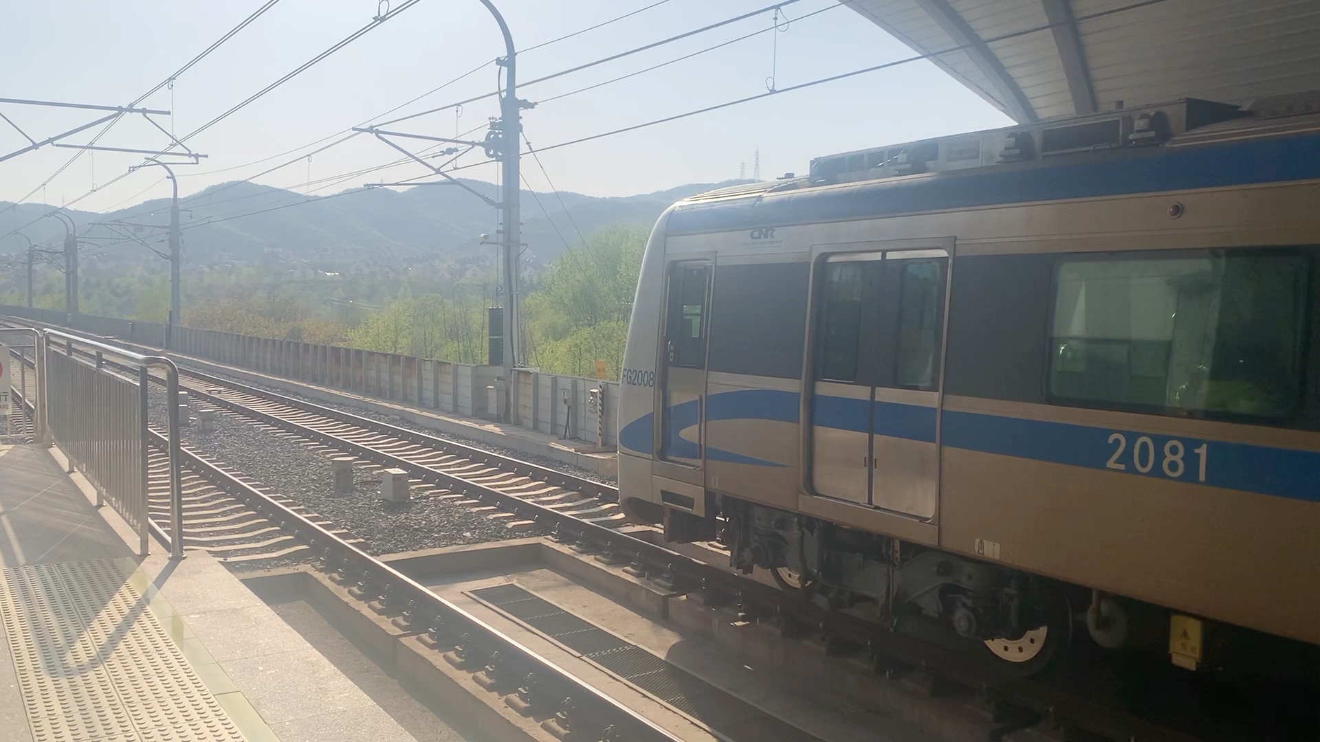 大连地铁2022050312号线黄泥川站出站旅顺新港方向