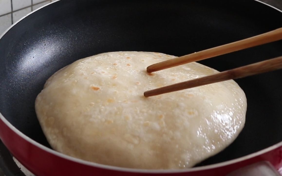 鸡蛋灌饼别再买着吃了,只要掌握这两点,保证个个鼓大泡,太香了!哔哩哔哩bilibili