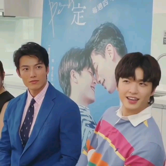 王硕瀚卡司发布会上呆呆的hank