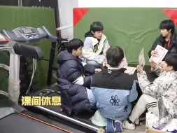 Télécharger la video: 【邓佳鑫/TF家族】耍牌子的合集(2020-2021)