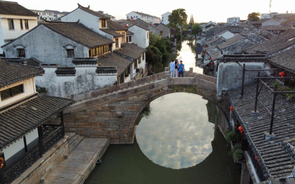 天空视角欣赏苏州沙溪古镇,目光所及都是小桥流水人家,这里真的美极了
