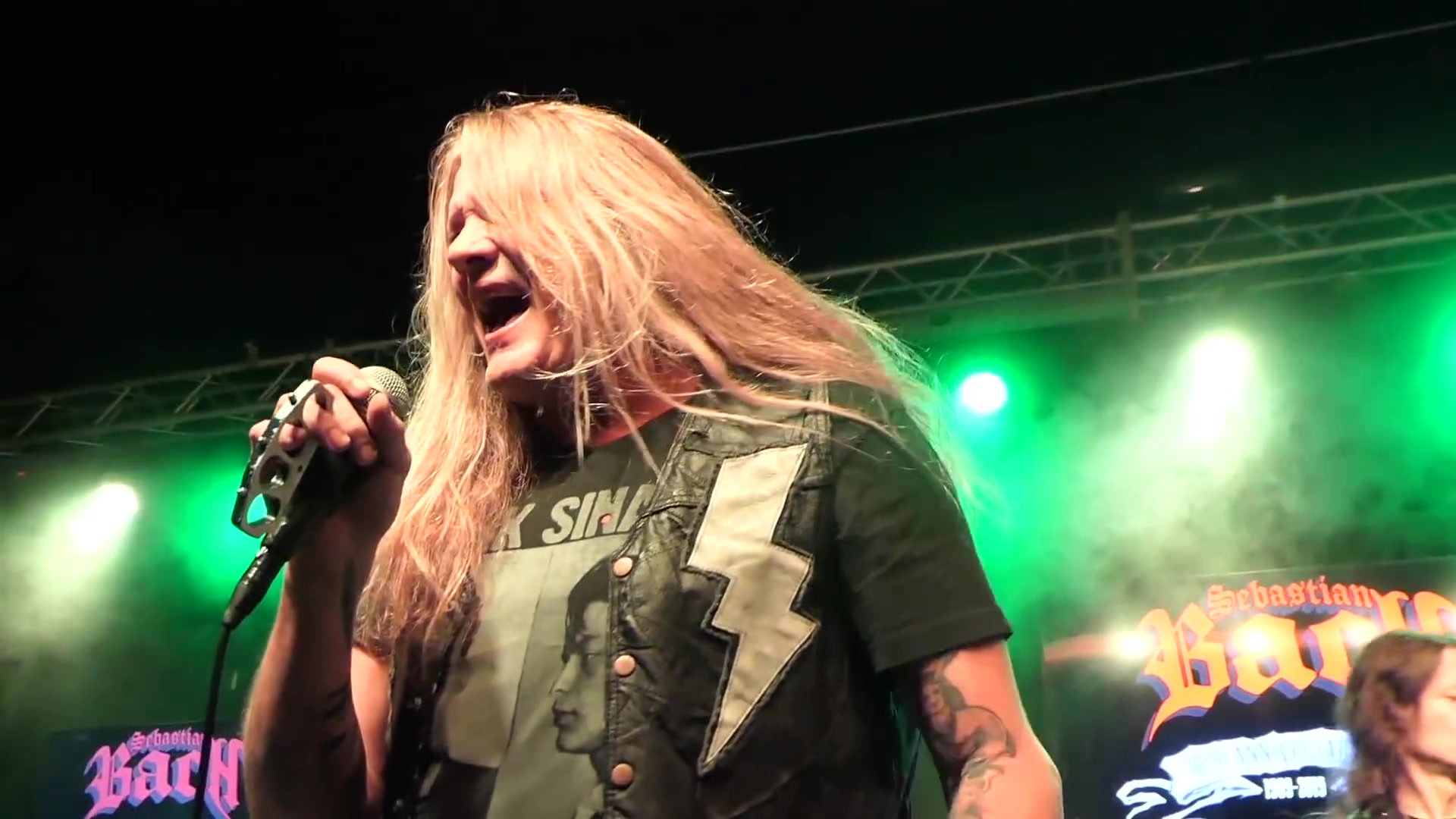 sebastianbachliveatphase2on92719穷街乐队30周年巡演