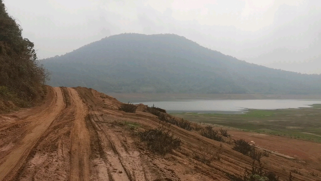 新余市鹄山水库,水库处在和上高交界的地方,大坝下面就是上高县蒙山镇肖坊村哔哩哔哩bilibili