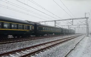 Download Video: 【中国铁路】京沪线雪中高速行驶的462-706-710-712雪天拍摄。