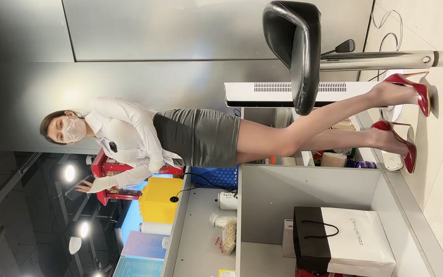 抖音@你的萌177 230106直播录制 灰丝 红色细高跟