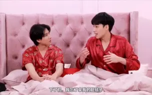 Download Video: 关于二哥摸烤糖衣服事件原因，是因为衣服像二哥曾经丢失的阿贝贝（安抚巾），二哥还为此哭了好久