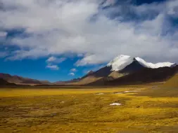 西藏拉萨雪山喜马拉雅山脉日照金山无人区