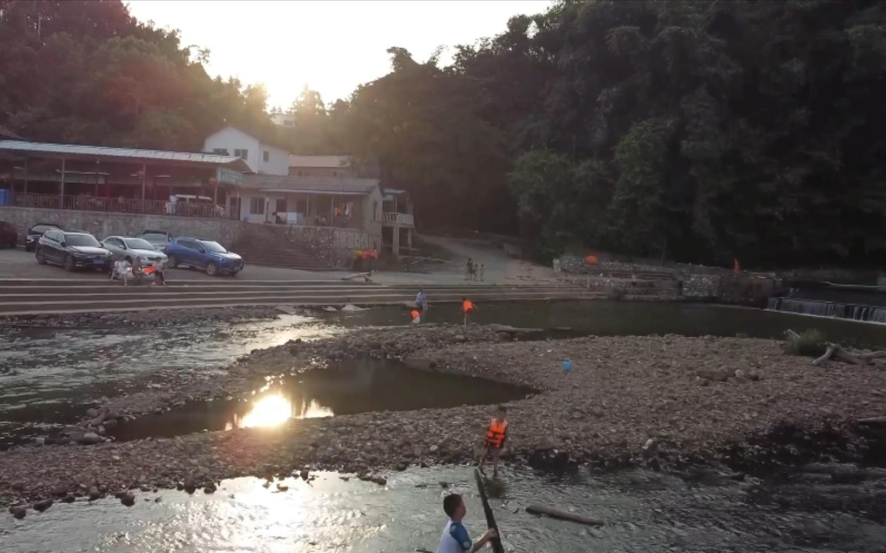 广西鹿寨县黄冕镇古偿河,好像河水没有前几年那么清了.