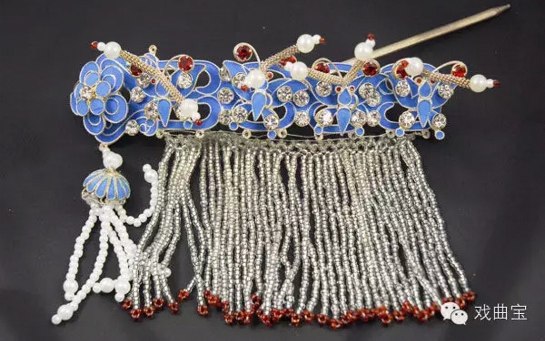 活动作品4分娃用戏曲点翠头面之颜料笔点翠过程