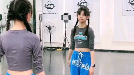 小叶子vanessa:好么没跳女团舞了吧,新学了一段先炫一下
