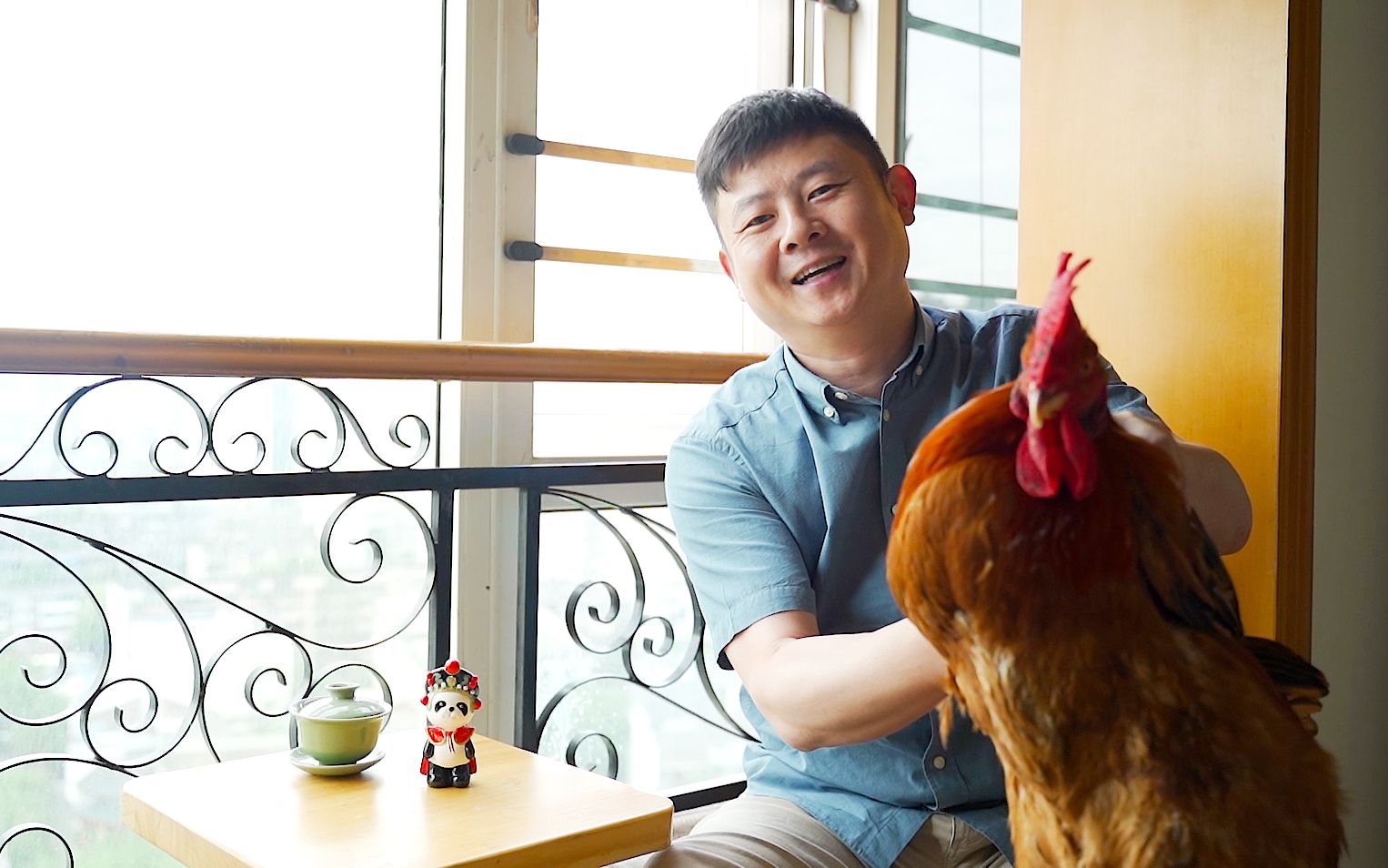 火哥川菜全国行第一站成都,一鸡十六吃,九个家庭相聚一堂