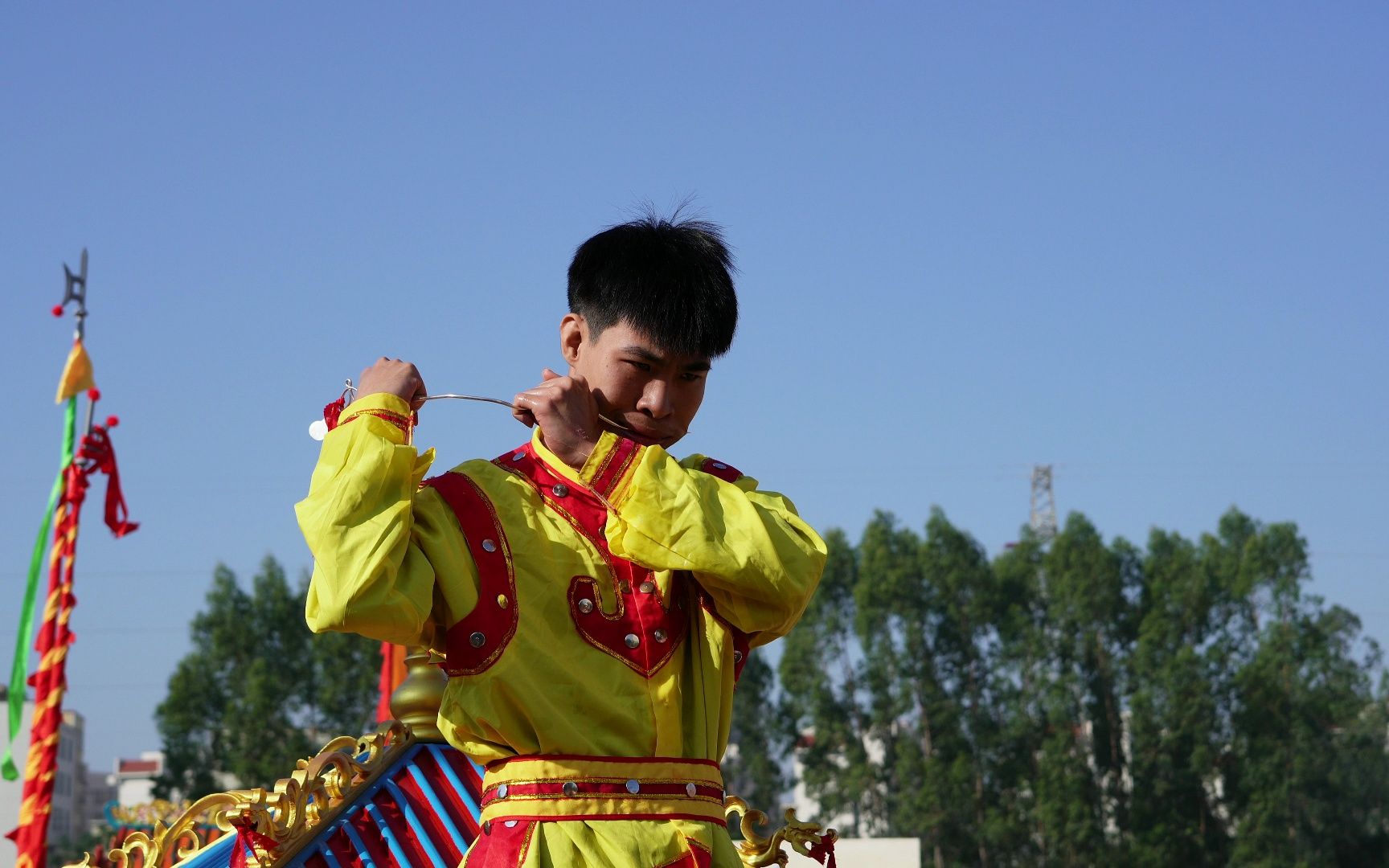 穿令 | 一条看了脸会疼的视频