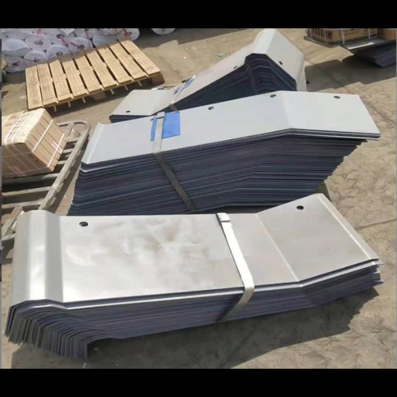 桥梁伸缩缝钢遮板 伸缩缝护栏钢板用于桥梁伸缩缝位置,防撞墙的侧面