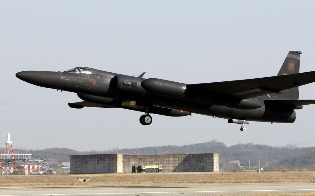 【u2坠毁】u2飞机昨天在加利福尼亚坠毁,飞行员逃生