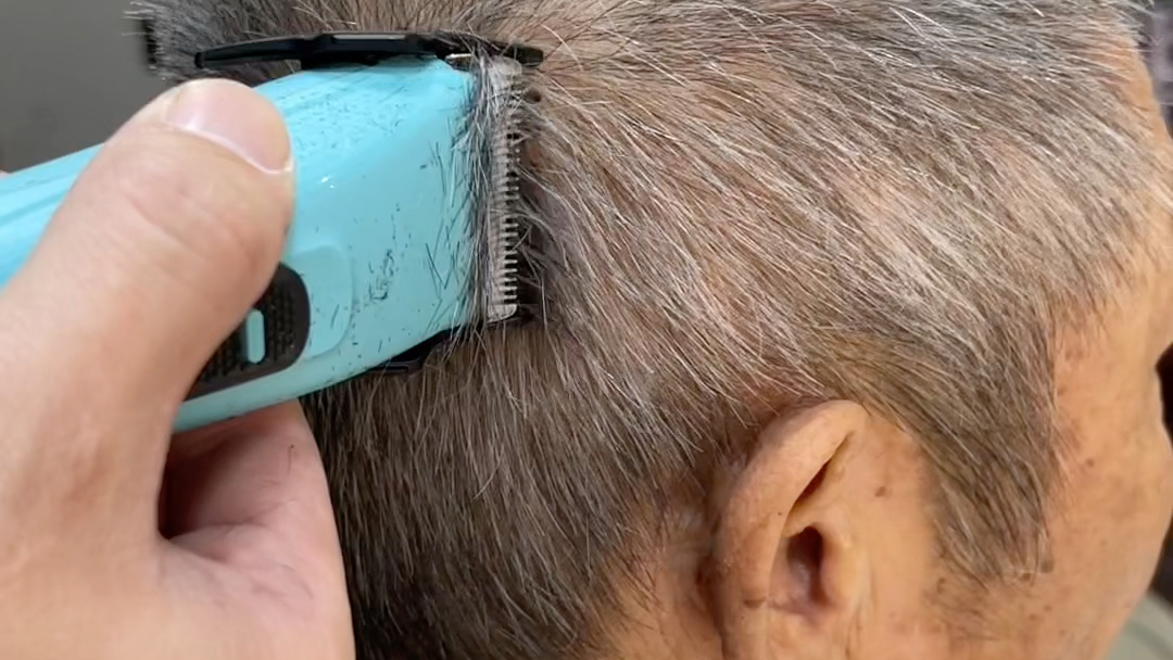 老年人平头发型修剪教程