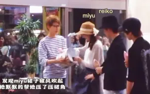 Télécharger la video: 蜜月小糖点之会默默帮学妹压住裙角的玲子